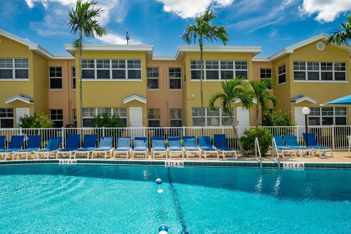 Gulf Coast Gem Private Condo - 2Bed, 1Bath, Sleeps 6, Across The Street From Beach & Gulf, Game Room, Pool Clearwater Beach Exterior photo